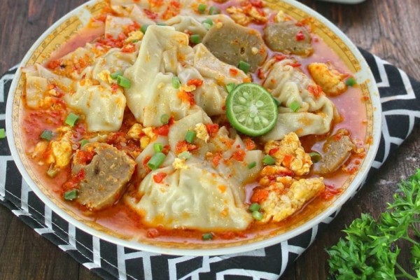 Seblak Pangsit yang Nikmat Kuah Pedasnya Bikin Ketagihan, Intip Resepnya!