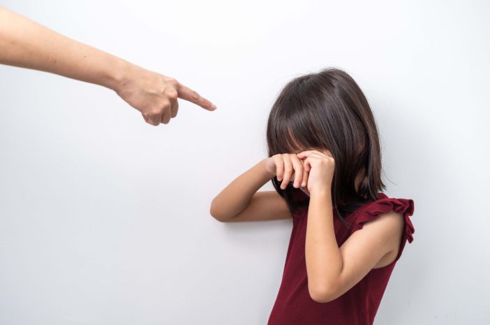 Fatal! Ini 5 Tanda Kalau Pola Asuhmu Justru Telah Merusak Mental Anak