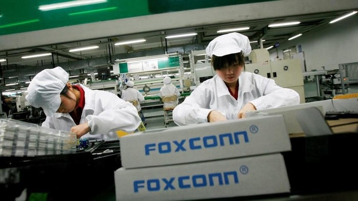 iPhone 12 Segera Diproduksi, Foxconn Rekrut Pekerja