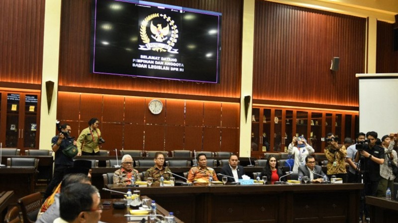 Ruang Baleg DPR RI Disemprot, Ternyata Ada Anggotanya Positif Covid-19