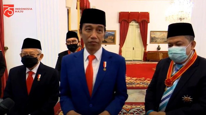 Narasi Demokrasi dalam Bintang Jasa untuk Fahri-Fadli