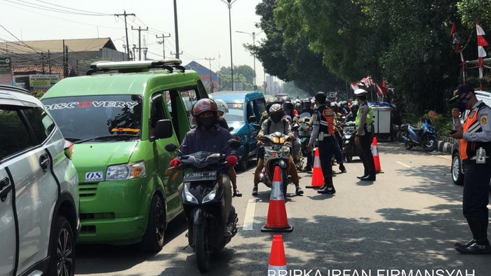 Ada Peningkatan Volume Kendaraan dari DKI, Lalin di Puncak Bogor Macet