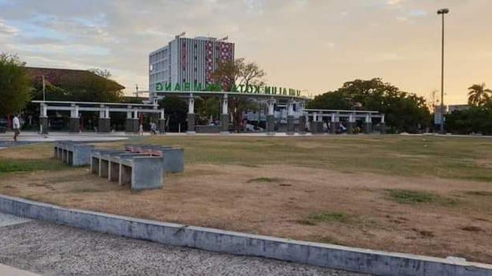 Tak Ada Merah Putih di Alun-alun Rembang, Gus Mus: Apa Sibuk Mikir Pilkada?