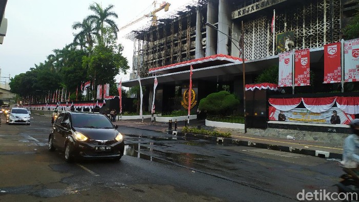 Pendinginan Selesai, Jalan Panglima Polim Depan Kejagung Kembali Dibuka
