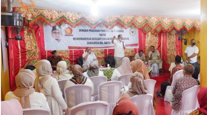 Resmikan Pemakaian Bak Air Bersih, Andre Rosiade dan Nasrul Abit Dijamu Warga Sungai Barameh