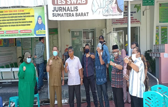 Antisipasi Covid-19, Puluhan Wartawan di Sumbar Lakukan Tes Swab di Puskesmas Andalas Kota Padang