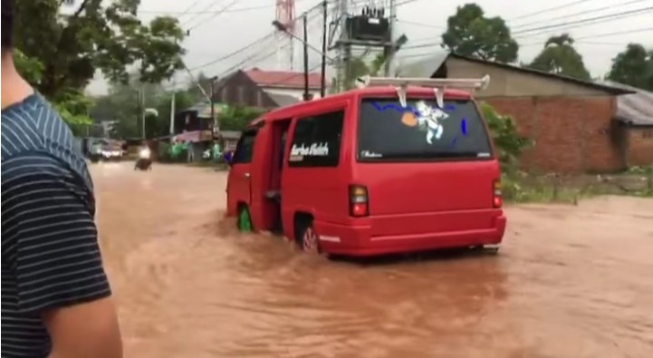 Waspada Banjir dan Longsor, BPBD Padang Kerahkan Anggota ke Sejumlah Titik