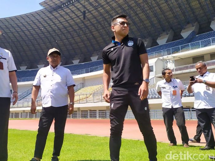 Transfer Pemain Asing 'Dadakan' Buat Bos Persib Geleng-geleng Kepala