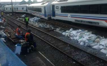 Tanpa Lokomotif, Kereta Api di Malang Jalan Sendiri Sampai Alami Anjlok